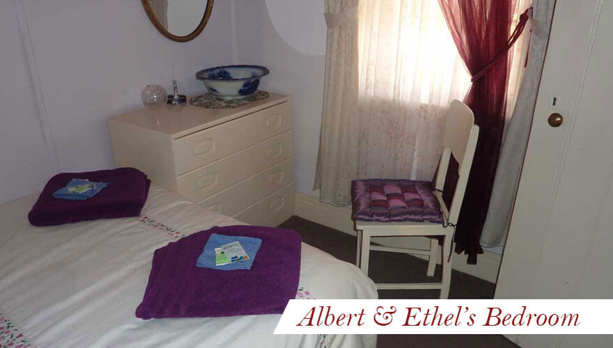 Albert and Ethels Bedroom - Gayfords Cottages Clunes